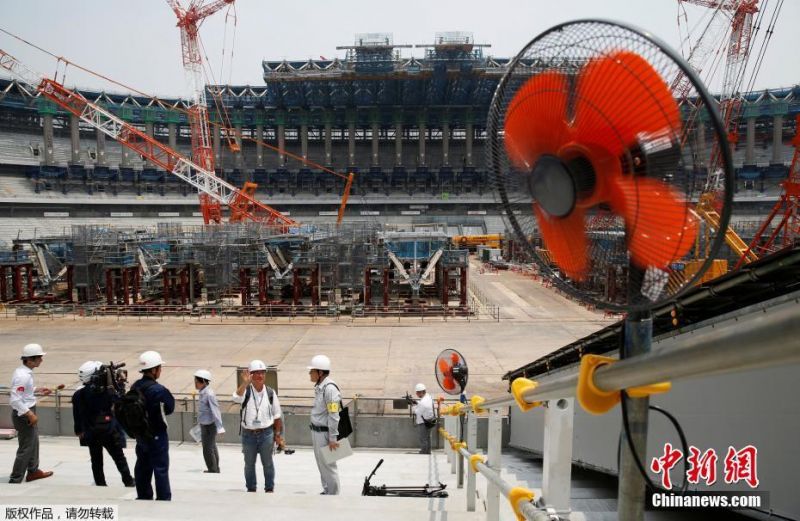 记者：2022年200万欧能请奎罗斯，足协从经纪人处收到800万欧报价
